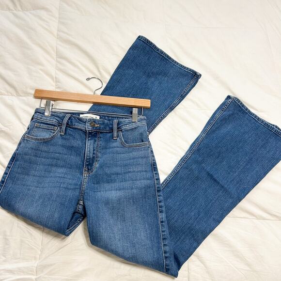 Abercrombie & Fitch The Flare Ultra High Rise Jeans Medium Wash Size 26/2R - Picture 2 of 9